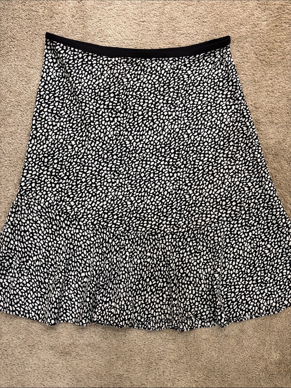 Diane Von Furstenberg Silk Black and White Printed Flared Skirt Size 8
